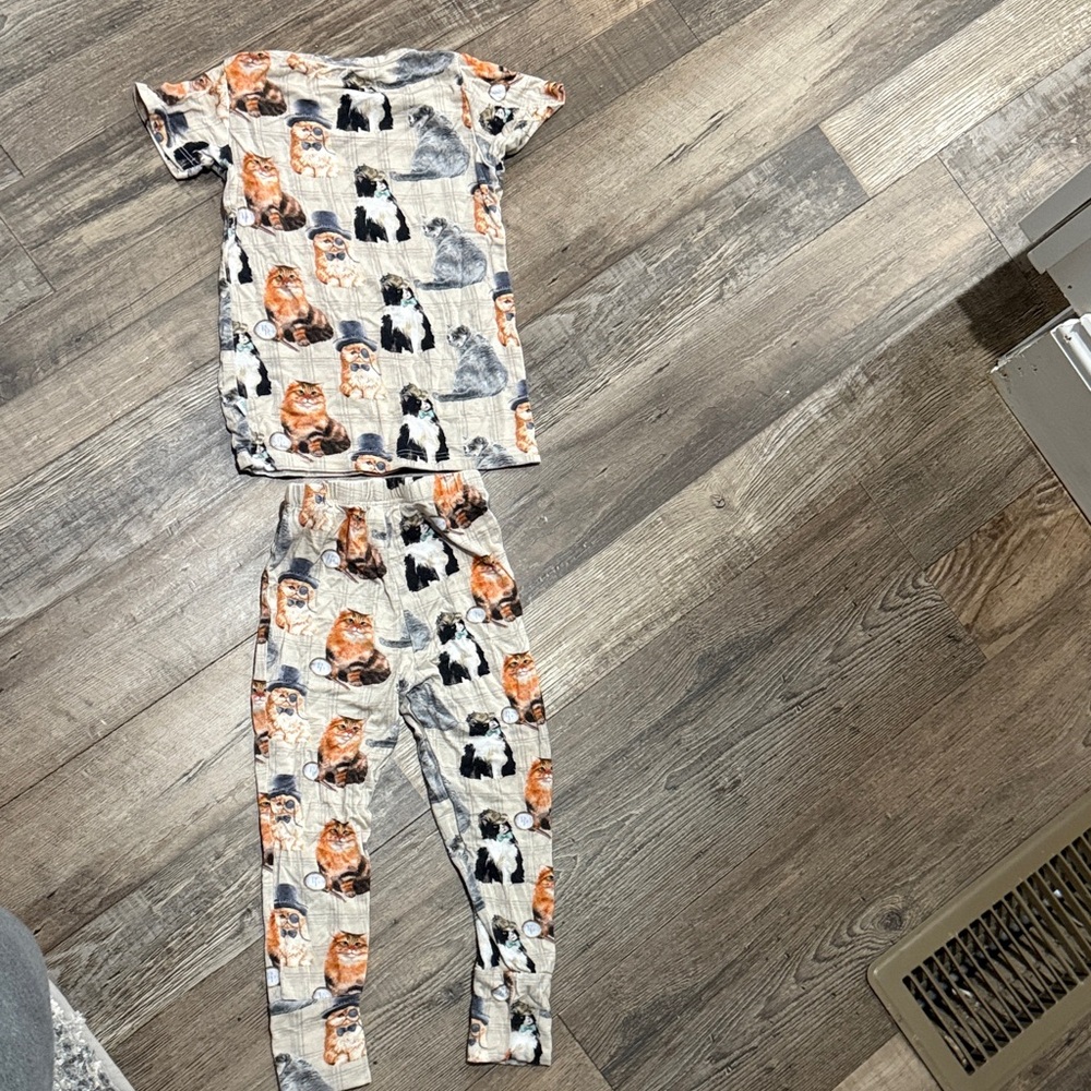 Kids Cat Print Pajamas - Picture 2 of 2
